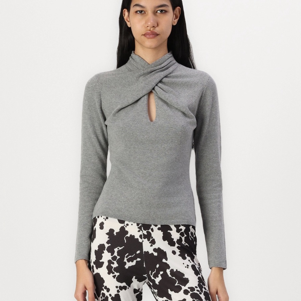 Abercrombie & Fitch Gray Sweater